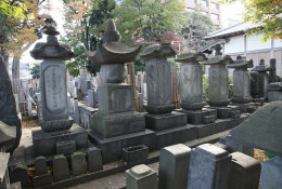 信州松本藩戸田氏の墓石群